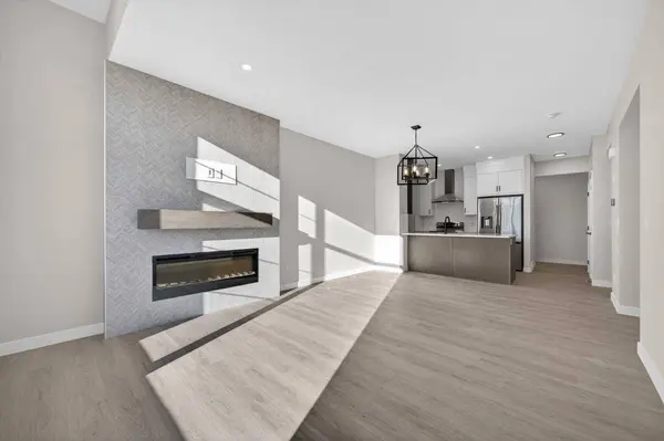 2230 Bayview DR, Airdrie, AB T4B 5N4
