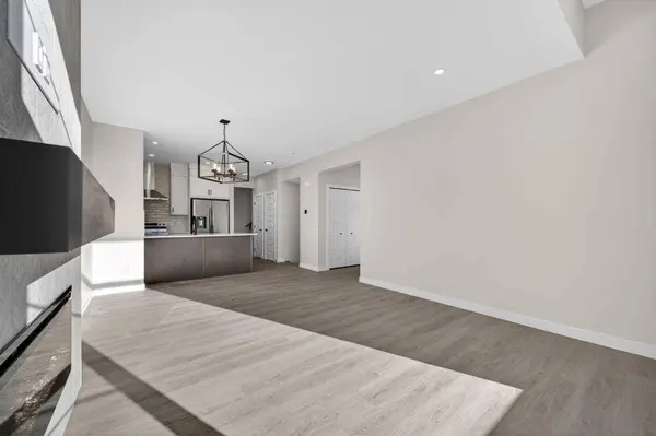2230 Bayview DR, Airdrie, AB T4B 5N4
