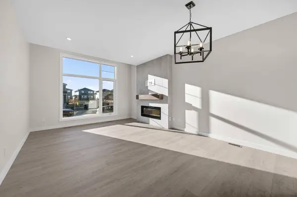 2230 Bayview DR, Airdrie, AB T4B 5N4
