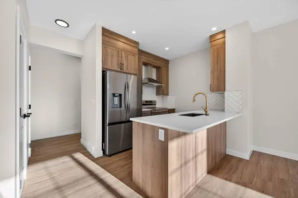 2238 Bayview DR, Airdrie, AB T4B 3N6