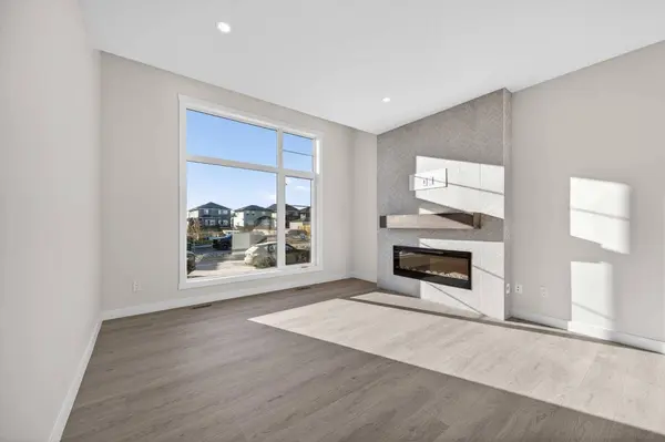 2230 Bayview DR, Airdrie, AB T4B 5N4