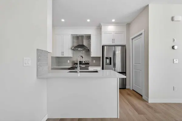 2198 Bayview DR SW, Airdrie, AB T4B5N4