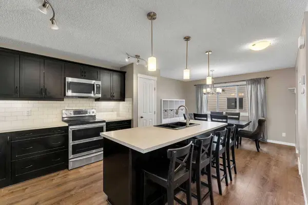 23 Copperpond SQ SE, Calgary, AB T2Z 0X2