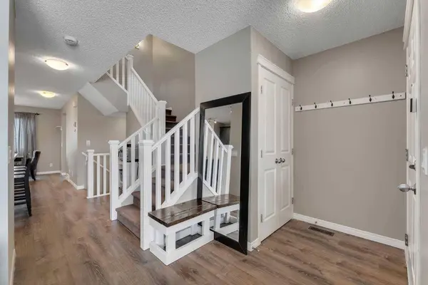 23 Copperpond SQ SE, Calgary, AB T2Z 0X2