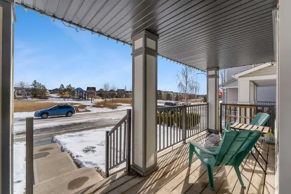 23 Copperpond SQ SE, Calgary, AB T2Z 0X2