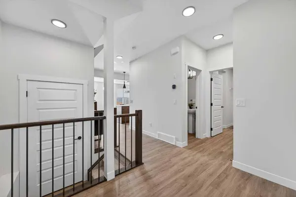 473 Lewiston LNDG NE, Calgary, AB T3l 2M4