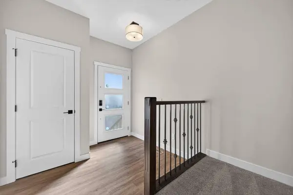 420 Lewiston LNDG NE, Calgary, AB T3L 2M4
