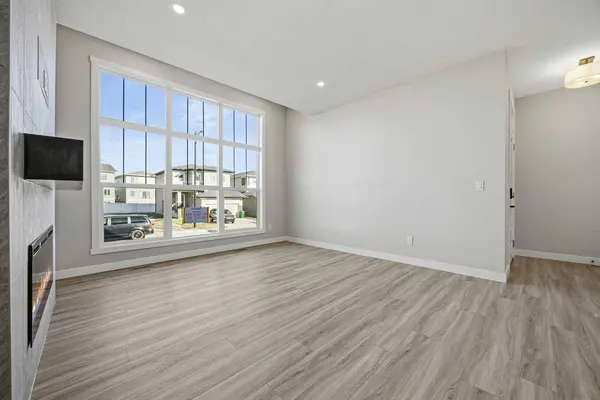 1047 Bayview CRES, Airdrie, AB T4B 5N5