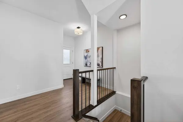 473 Lewiston LNDG NE, Calgary, AB T3l 2M4