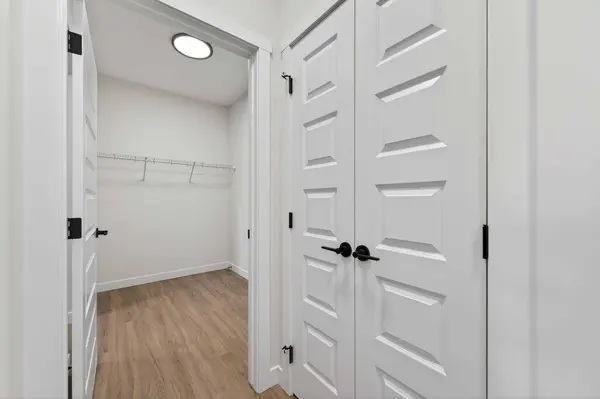 473 Lewiston LNDG NE, Calgary, AB T3l 2M4