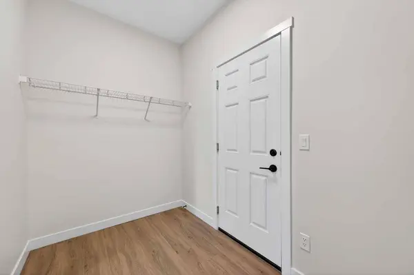 473 Lewiston LNDG NE, Calgary, AB T3l 2M4