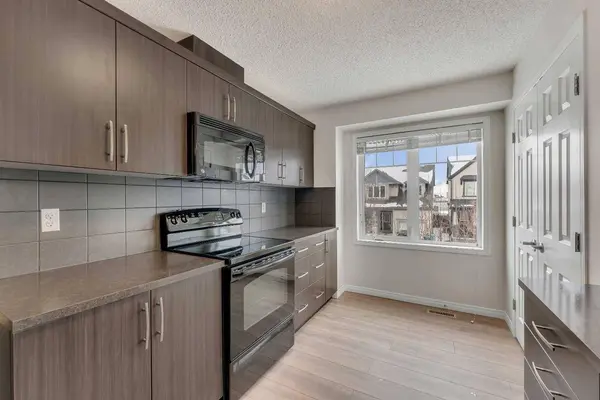 165 Windstone AVE SW, Airdrie, AB T4B 3R3