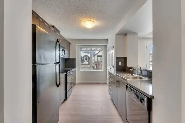 165 Windstone AVE SW, Airdrie, AB T4B 3R3