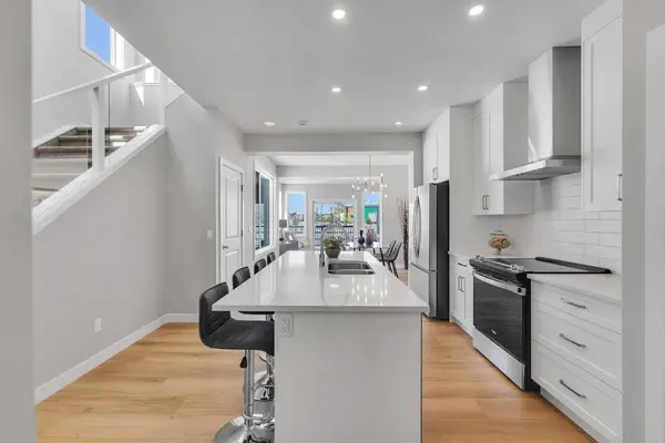 390 South Shore DR, Chestermere, AB T1X 0B4