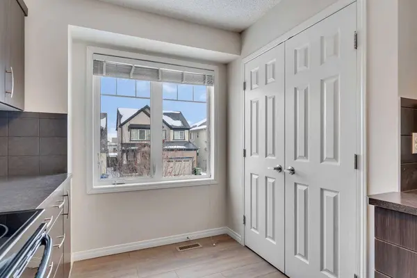 165 Windstone AVE SW, Airdrie, AB T4B 3R3