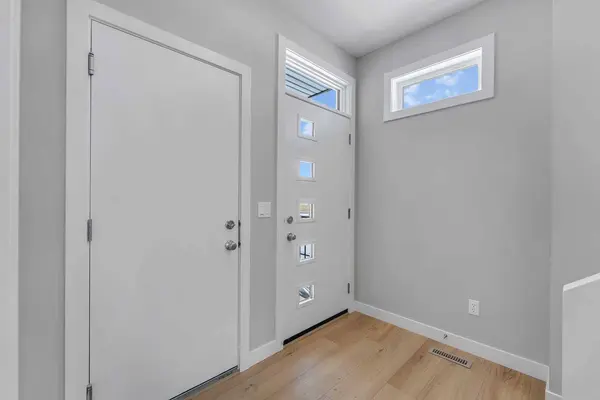 390 South Shore DR, Chestermere, AB T1X 0B4