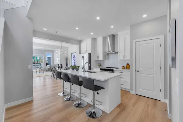 390 South Shore DR, Chestermere, AB T1X 0B4