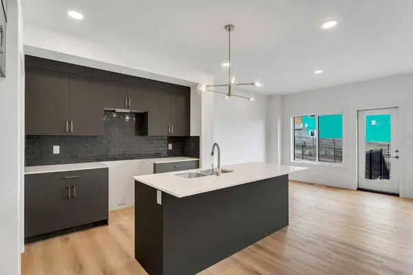 15 Heritage Heath, Cochrane, AB T4C3K8