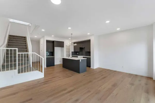 15 Heritage Heath, Cochrane, AB T4C3K8