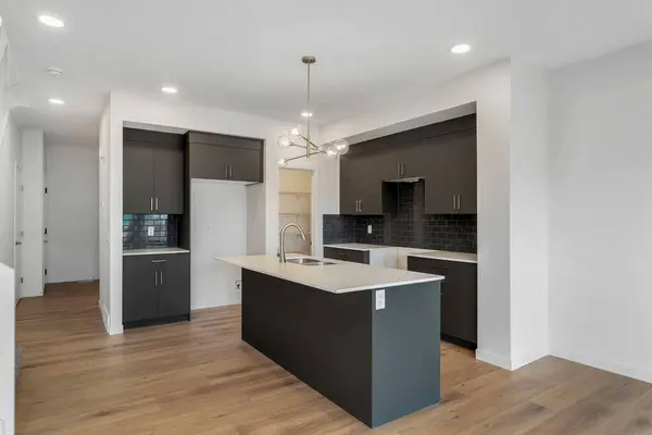 15 Heritage Heath, Cochrane, AB T4C3K8
