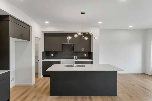 15 Heritage Heath, Cochrane, AB T4C3K8