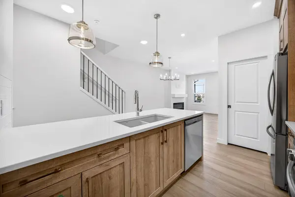 338 Alpine BLVD SW, Calgary, AB T2Y 0Y4