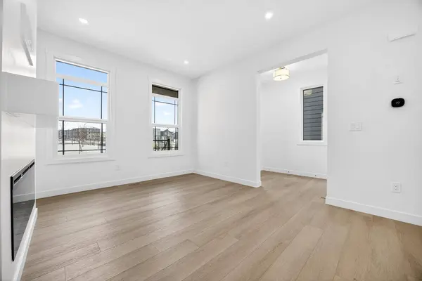 338 Alpine BLVD SW, Calgary, AB T2Y 0Y4