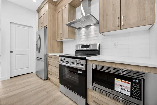 338 Alpine BLVD SW, Calgary, AB T2Y 0Y4