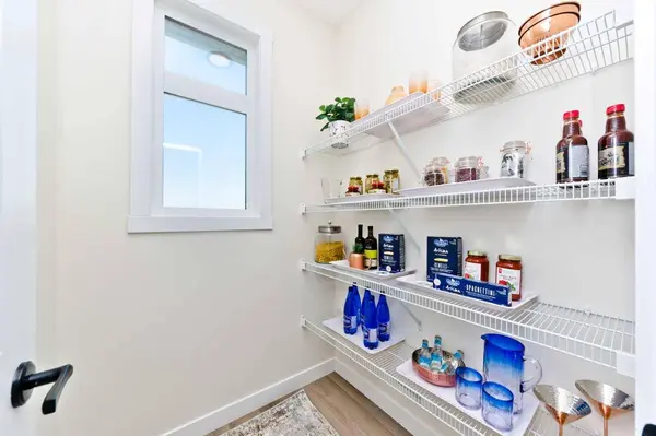 261 Bighorn AVE SW, Calgary, AB T2Y 0Z8