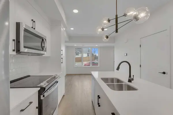 826 Arbour Lake RD NW #1000B, Calgary, AB T3G4J2