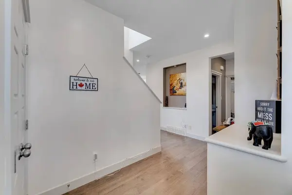 49 Marquis GRV SE, Calgary, AB T3M 1M5