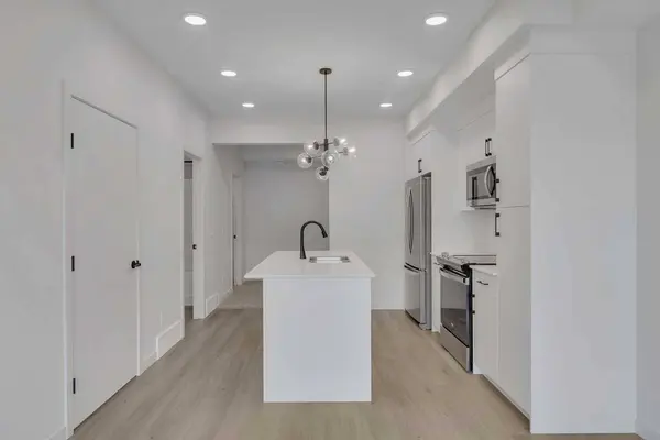826 Arbour Lake RD NW #1000B, Calgary, AB T3G4J2