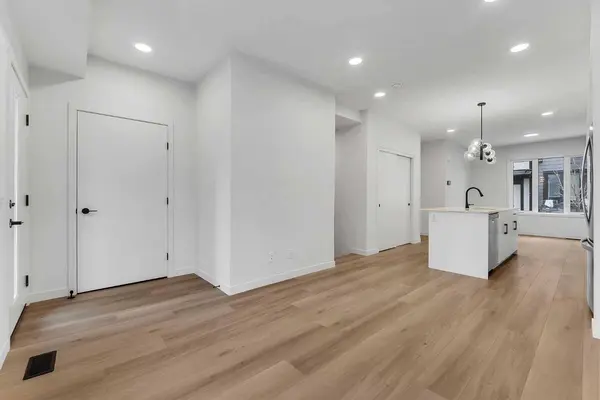 83 Arbour Lake CT NW #1101B, Calgary, AB T3G 0H6