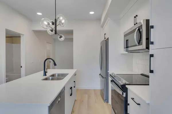826 Arbour Lake RD NW #1000B, Calgary, AB T3G4J2