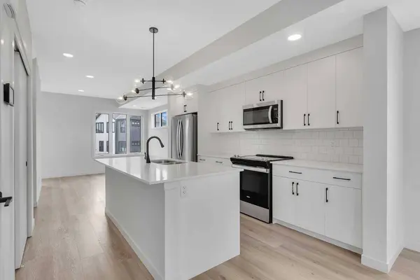 120 Arbour Lake, Calgary, AB T3G 0H6