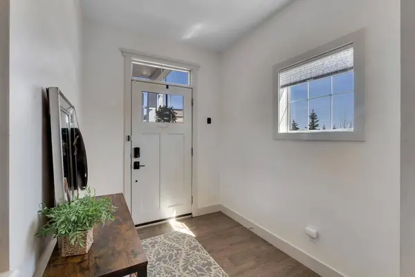 49 Marquis GRV SE, Calgary, AB T3M 1M5