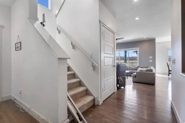49 Marquis GRV SE, Calgary, AB T3M 1M5