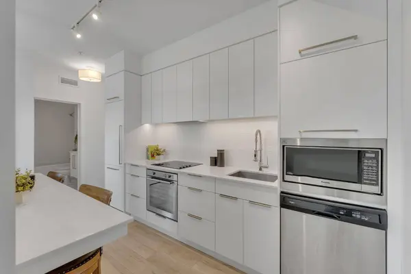 3125 39 ST NW #211, Calgary, AB T3B 6H5