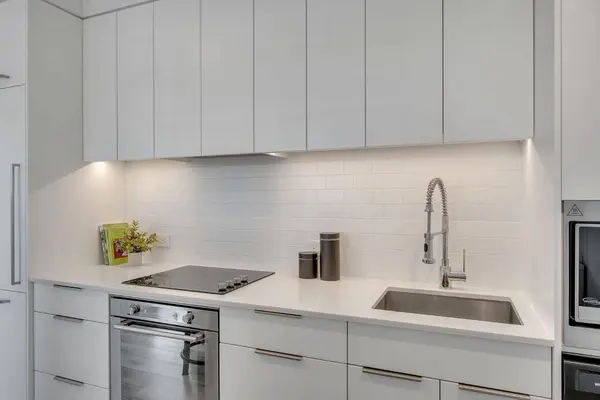 3125 39 ST NW #211, Calgary, AB T3B 6H5