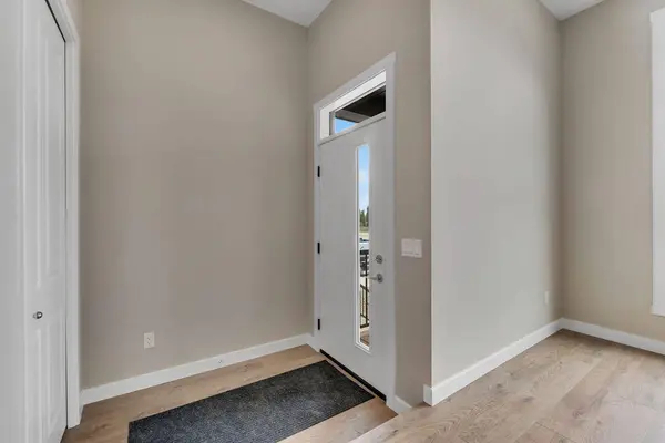 46 Tillotson LOOP, Okotoks, AB T1S 1S5