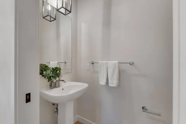 445 Lewiston LNDG NE, Calgary, AB T3P 0T7