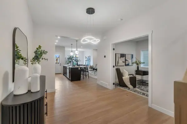 445 Lewiston LNDG NE, Calgary, AB T3P 0T7