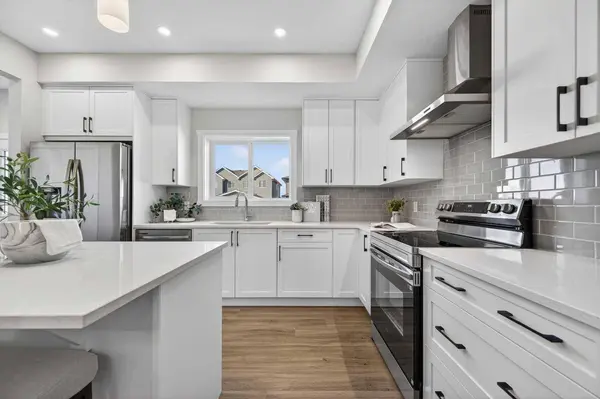 420 Lewiston LNDG NE, Calgary, AB T3L 2M4