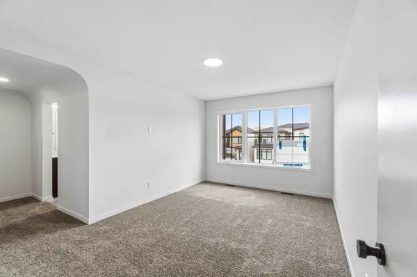 86 E Heritage Heath, Cochrane, AB T4C 3L4