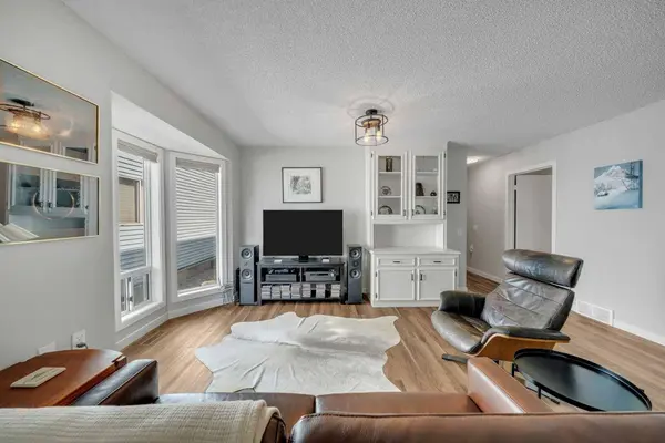 34 Woodside Close NW, Airdrie, AB T4B 2C8