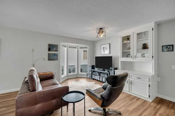 34 Woodside Close NW, Airdrie, AB T4B 2C8