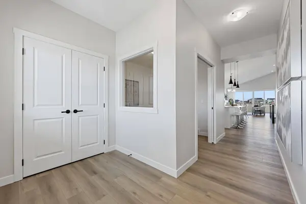 26 Baywater Rise SW, Airdrie, AB T4B 3V3