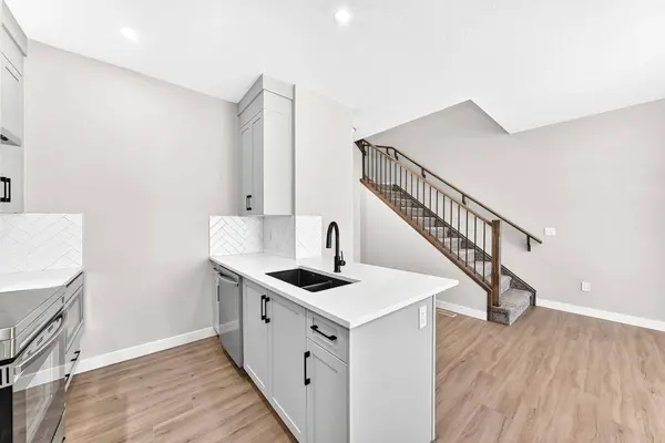 1063 Bayview CRES SW, Airdrie, AB T4B 5N8
