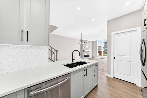 1063 Bayview CRES SW, Airdrie, AB T4B 5N8