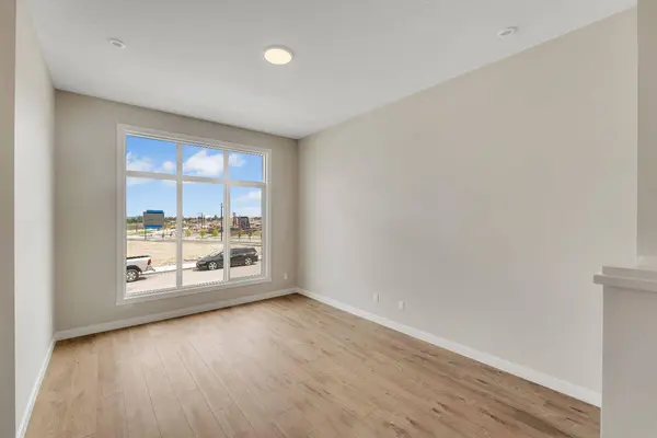 28 Tillotson LOOP, Okotoks, AB T1S 1S5